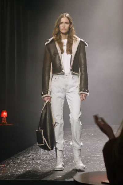 Look 18